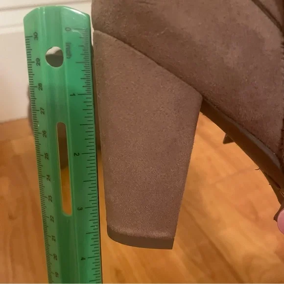 🚫Gifted🚫 Suede boots with tie detail NWOT - Picture 3 of 4